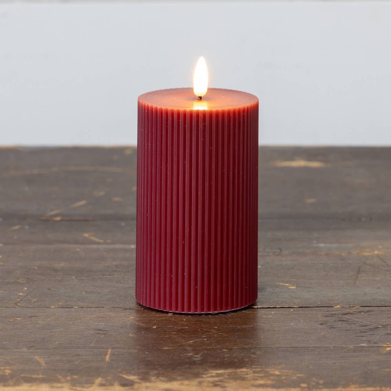 5" RED GROOVED 3D FLAME CANDLE