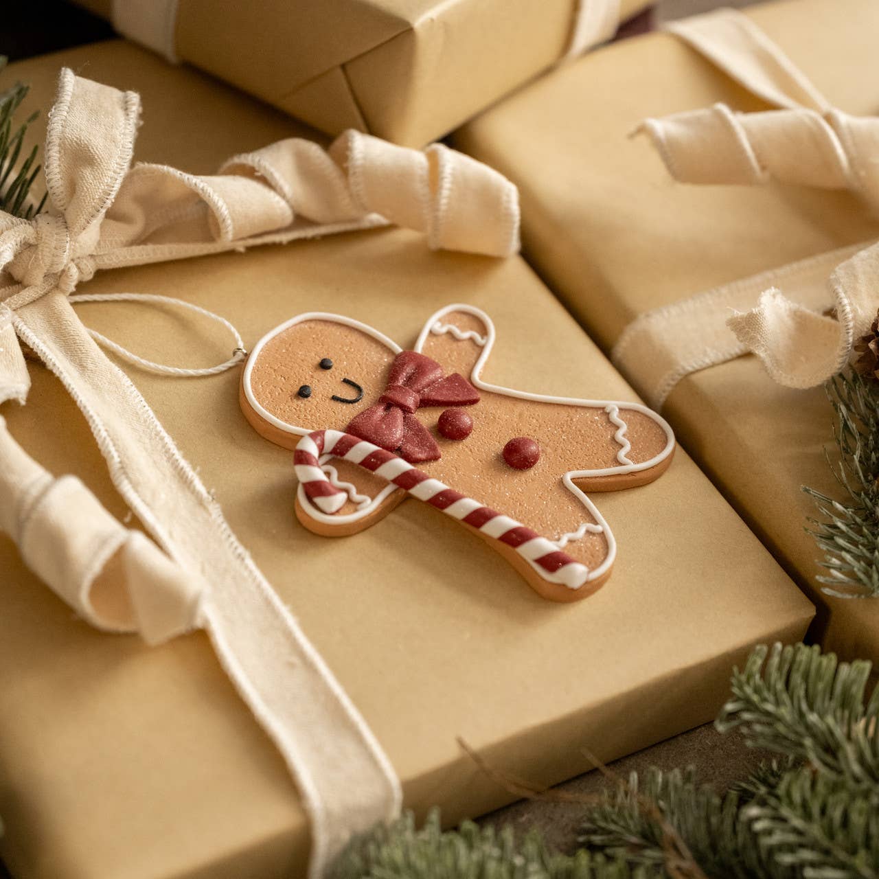 GINGERBREAD MAN W/ CANDY CANE ORNAMENT