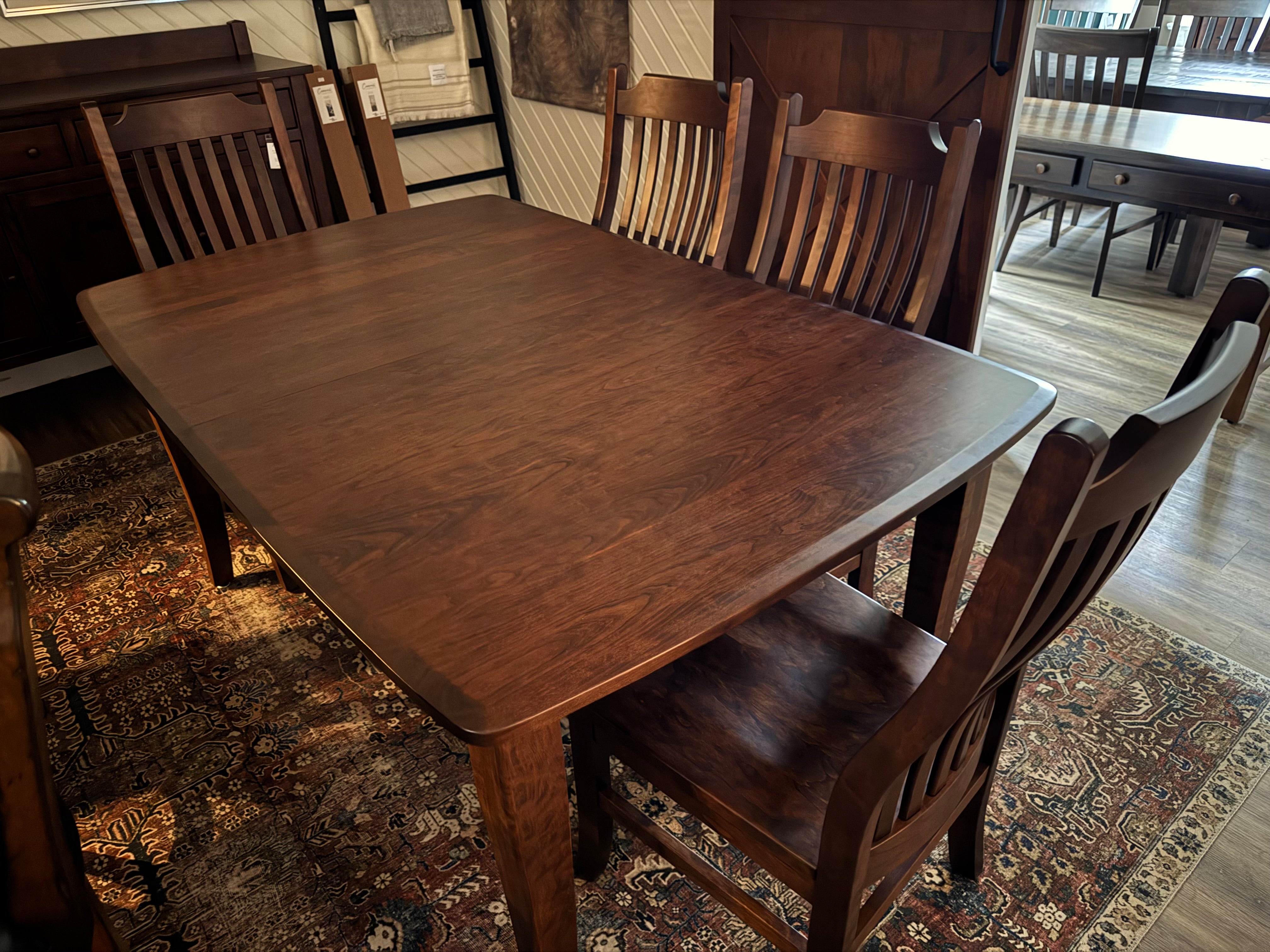 Easton Pike Table 42 x 66 with 4 Easton Pike chairs