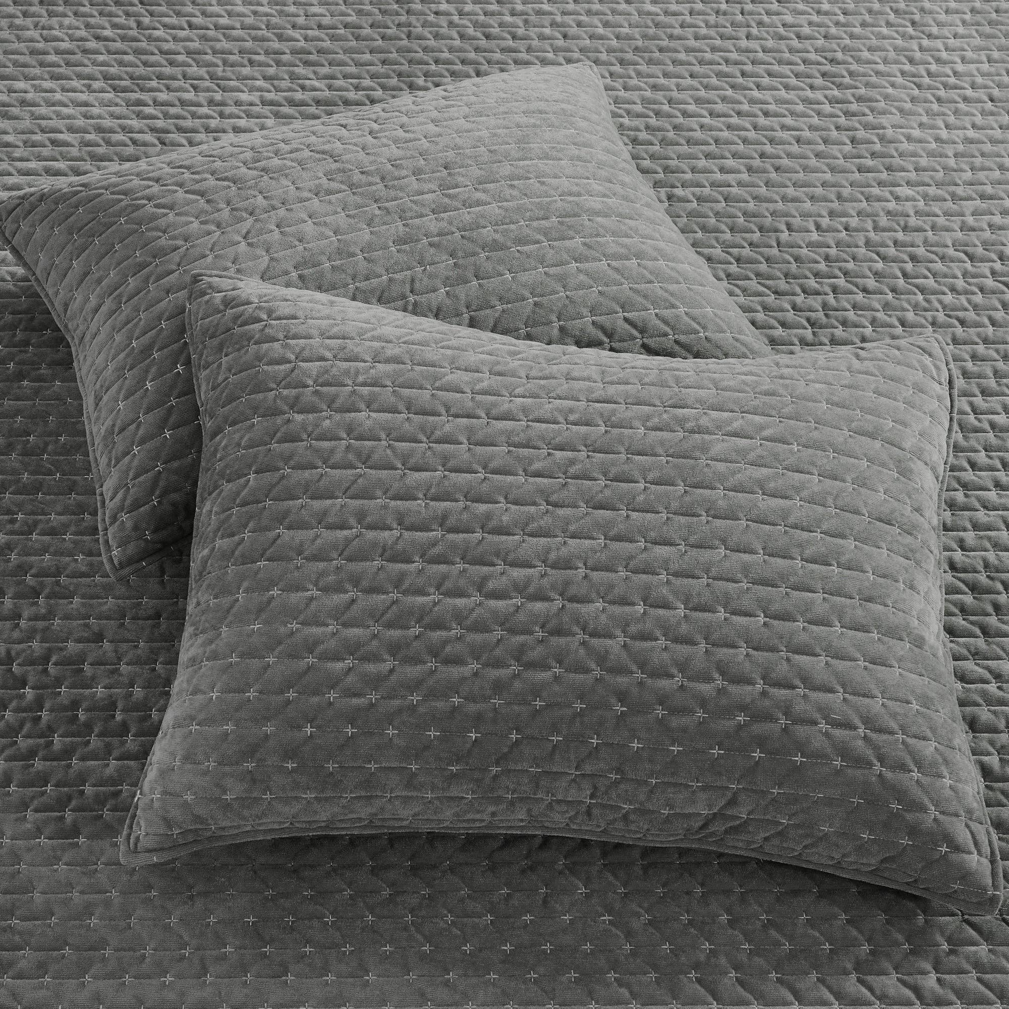 Velvet Stitch Quilt Set