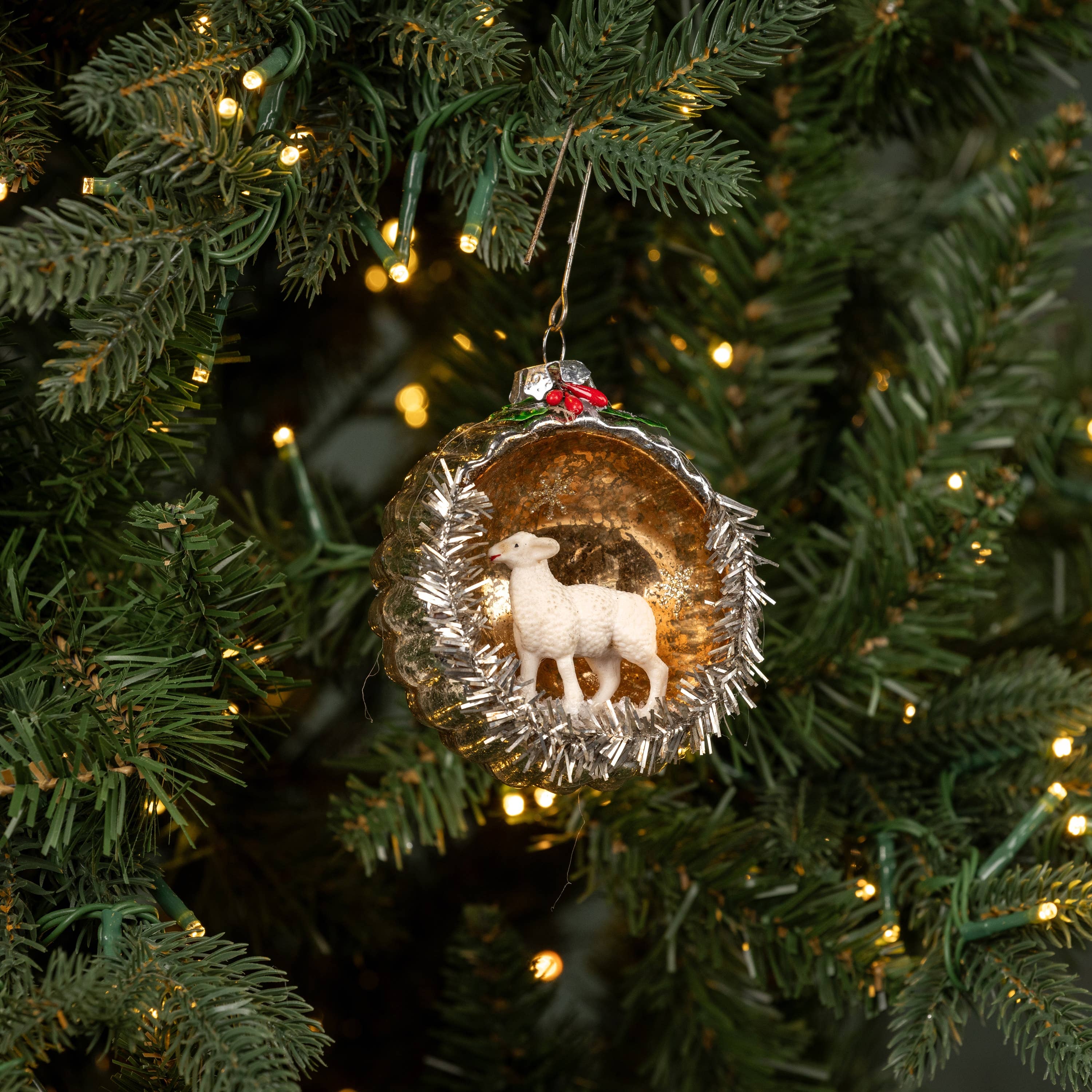 SHEEP SCENE ORNAMENT