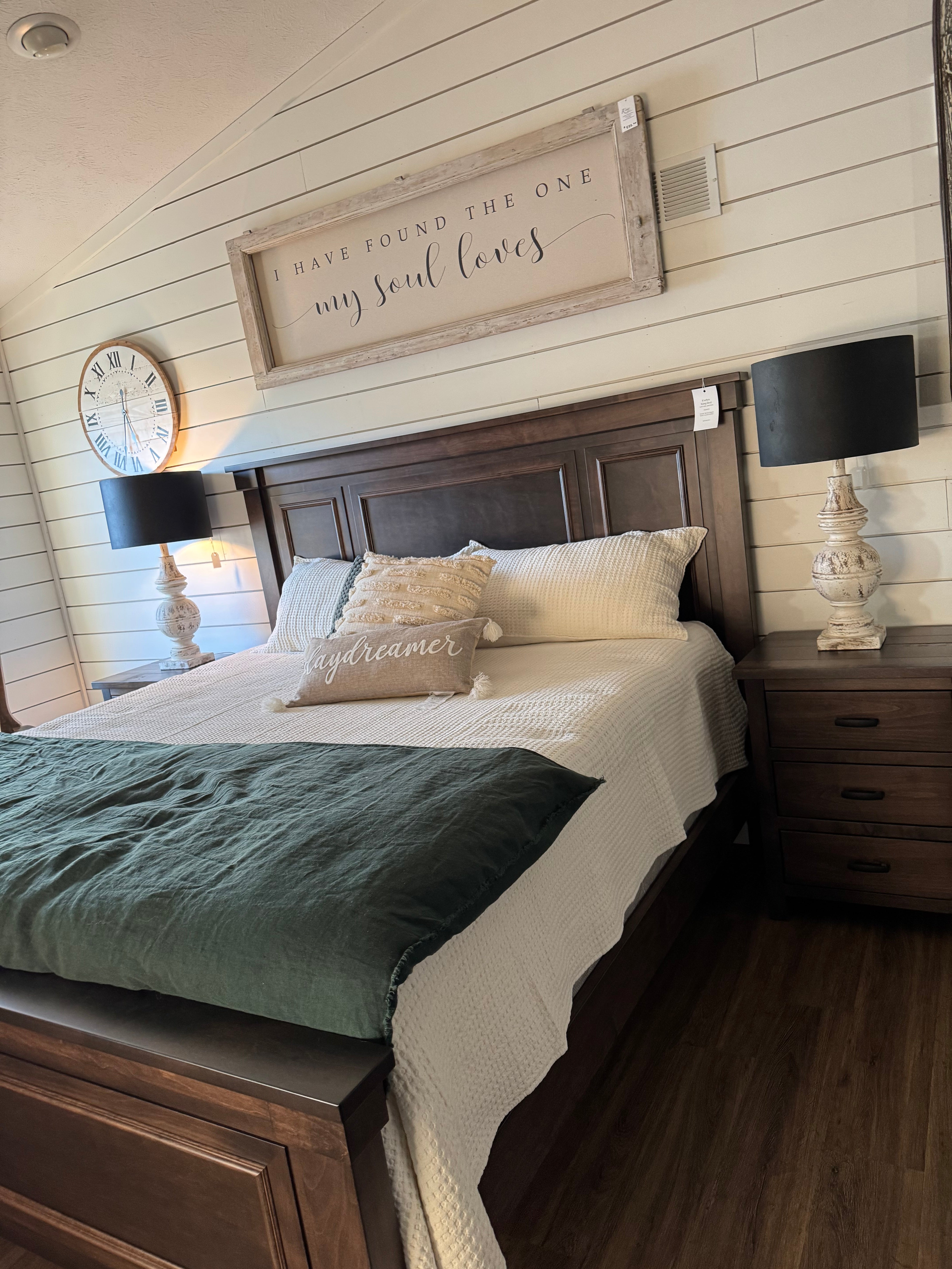 Evelyn Bedroom Set