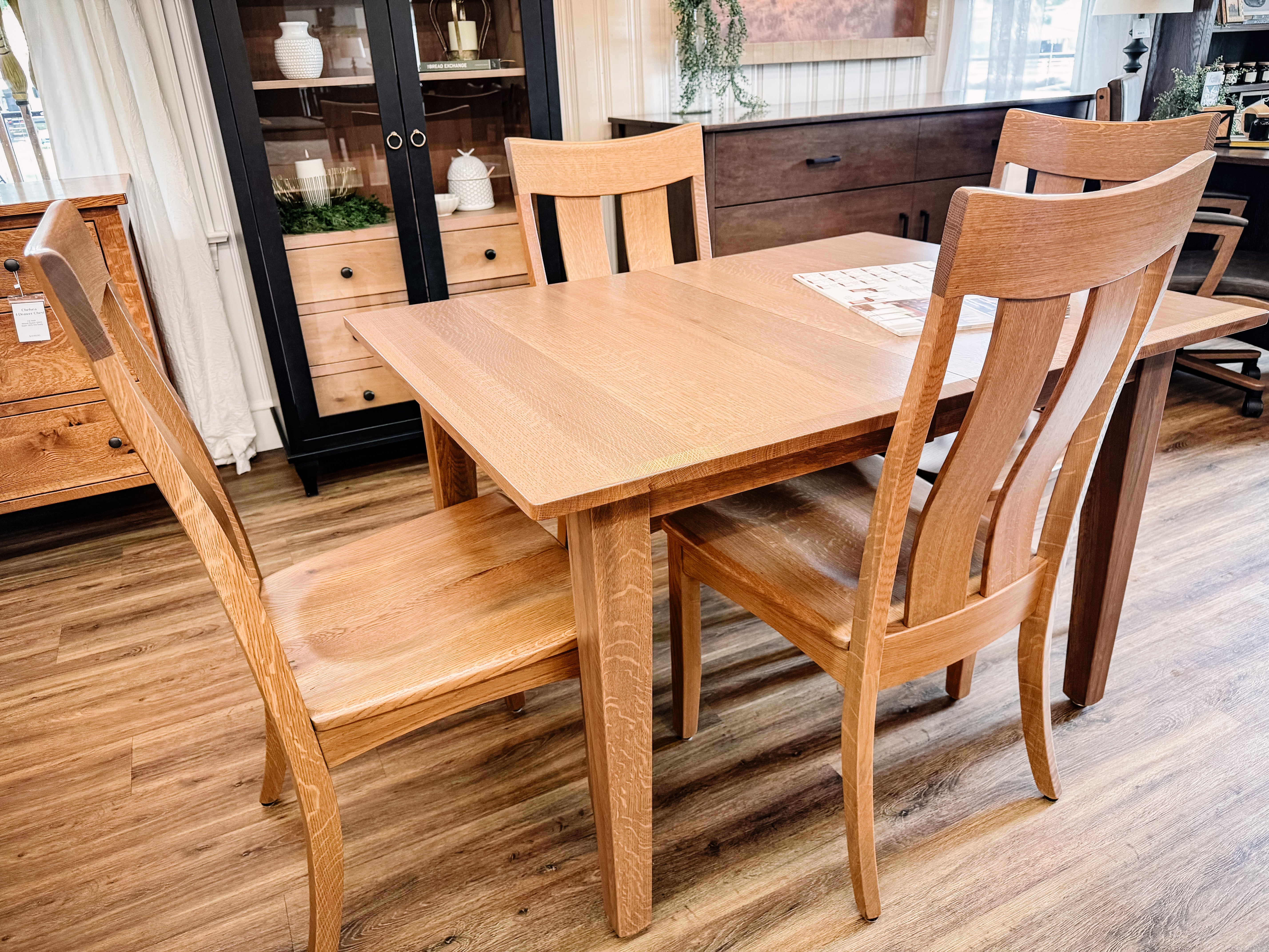 Easton Pike Table 42 x 66 with 4 Easton Pike chairs