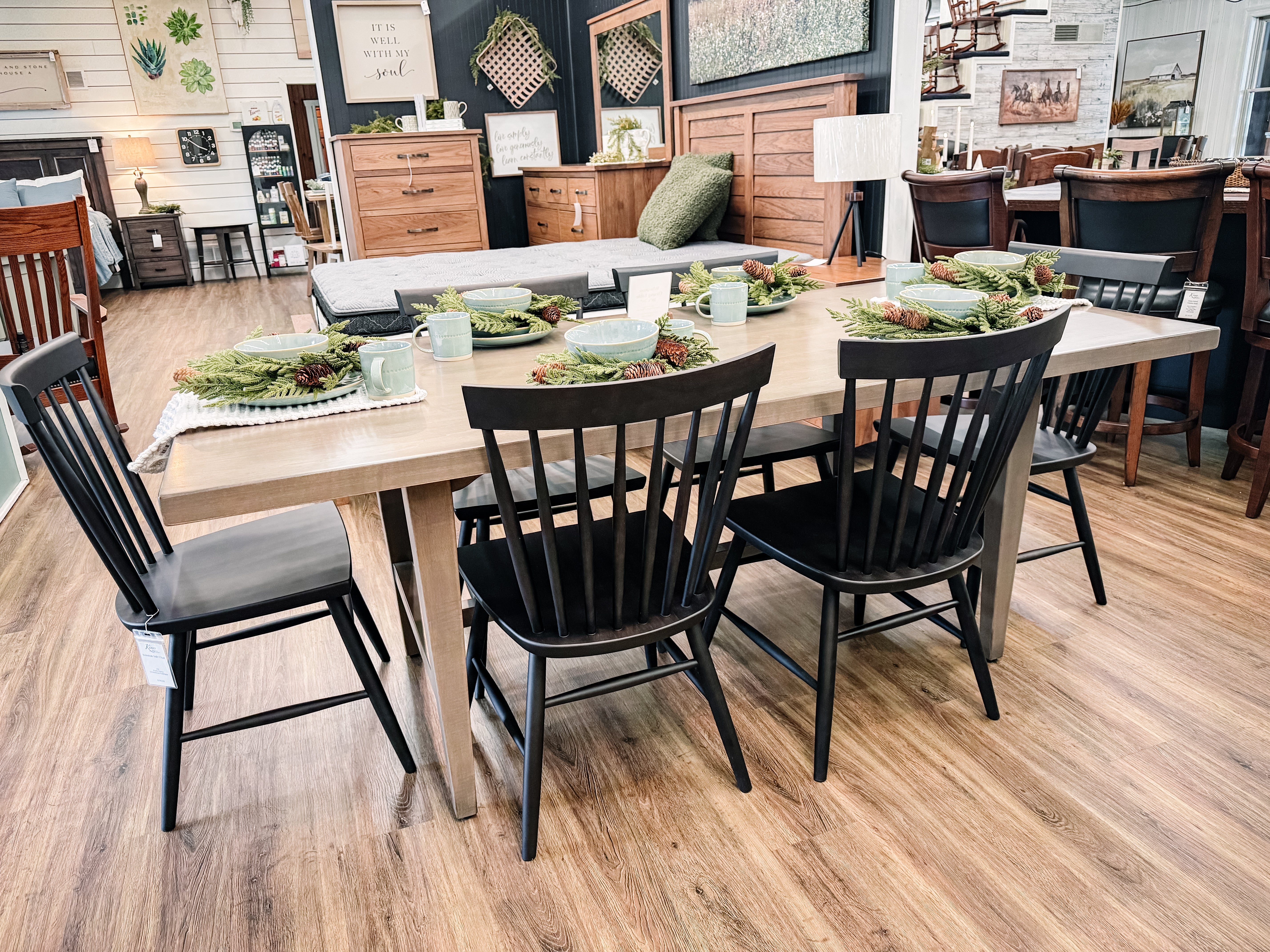 Easton Pike Table 42 x 66 with 4 Easton Pike chairs
