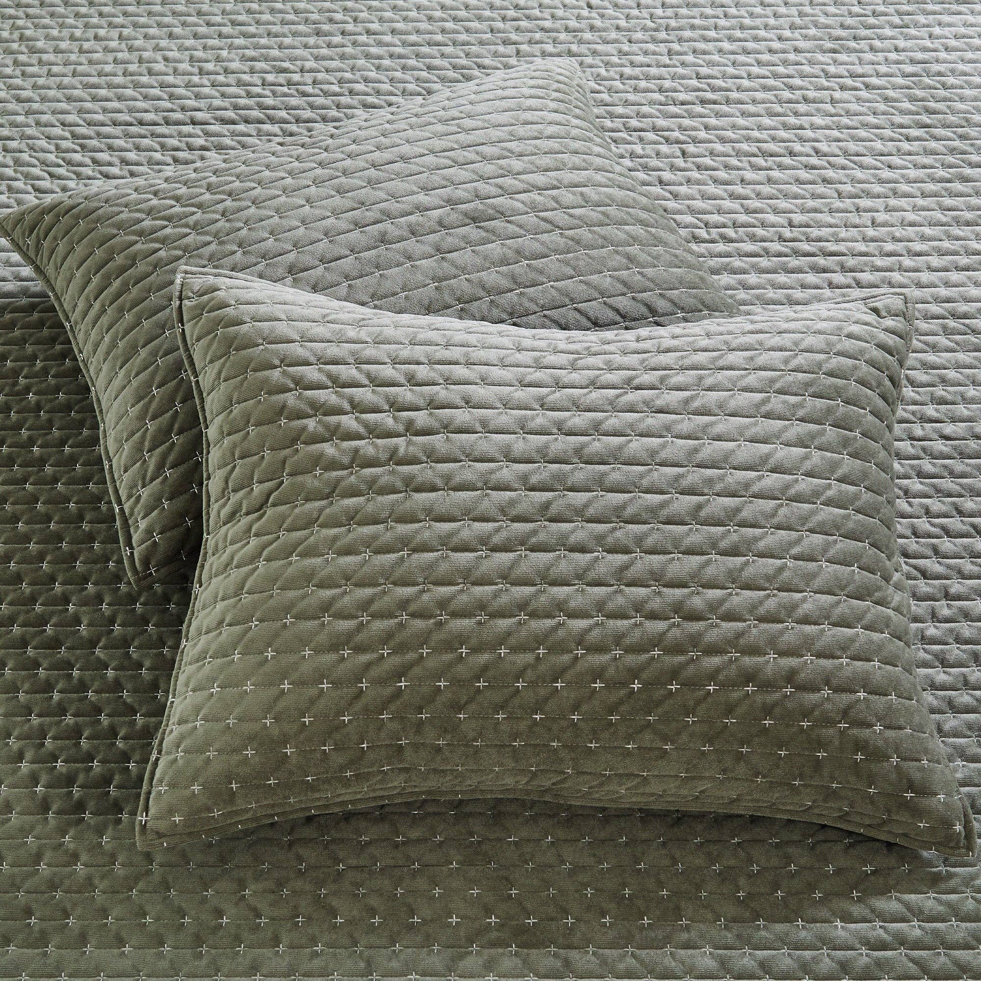 Velvet Stitch Quilt Set