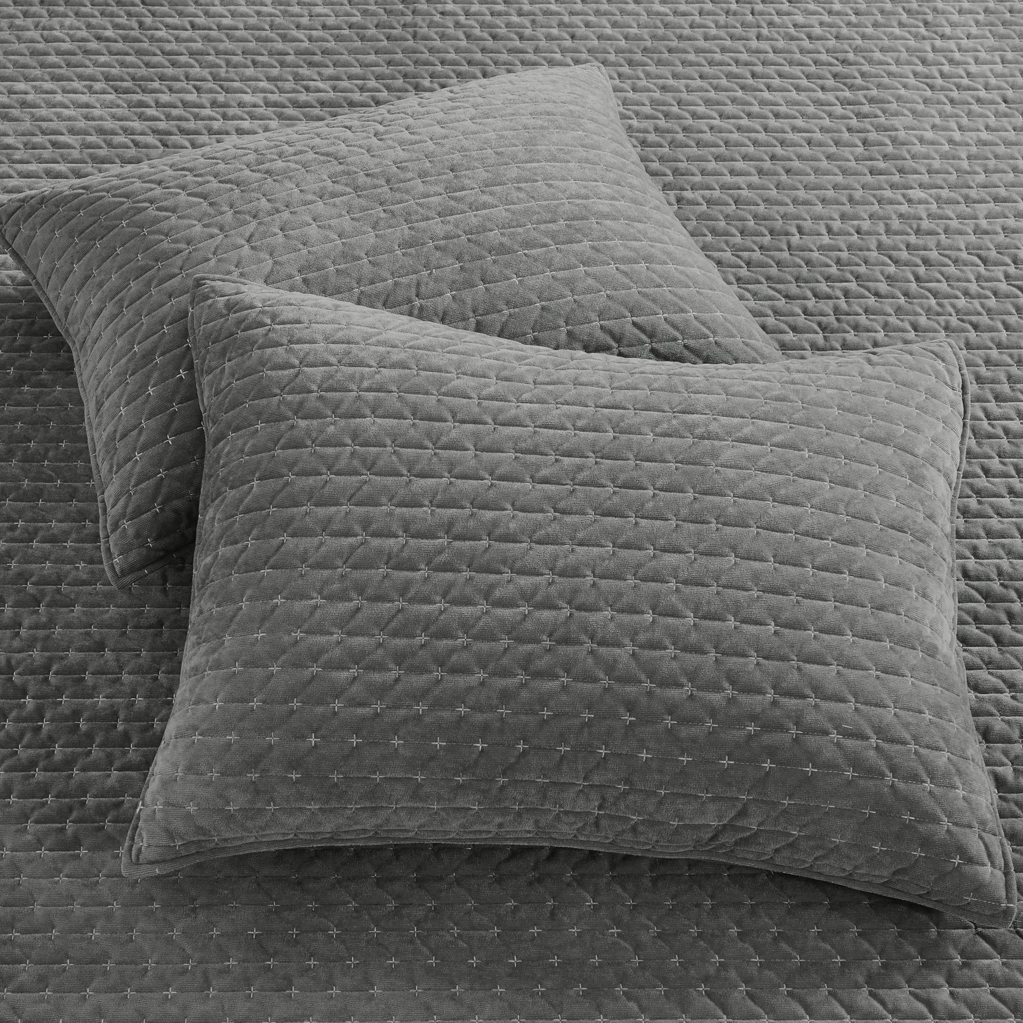 Velvet Stitch Quilt Set