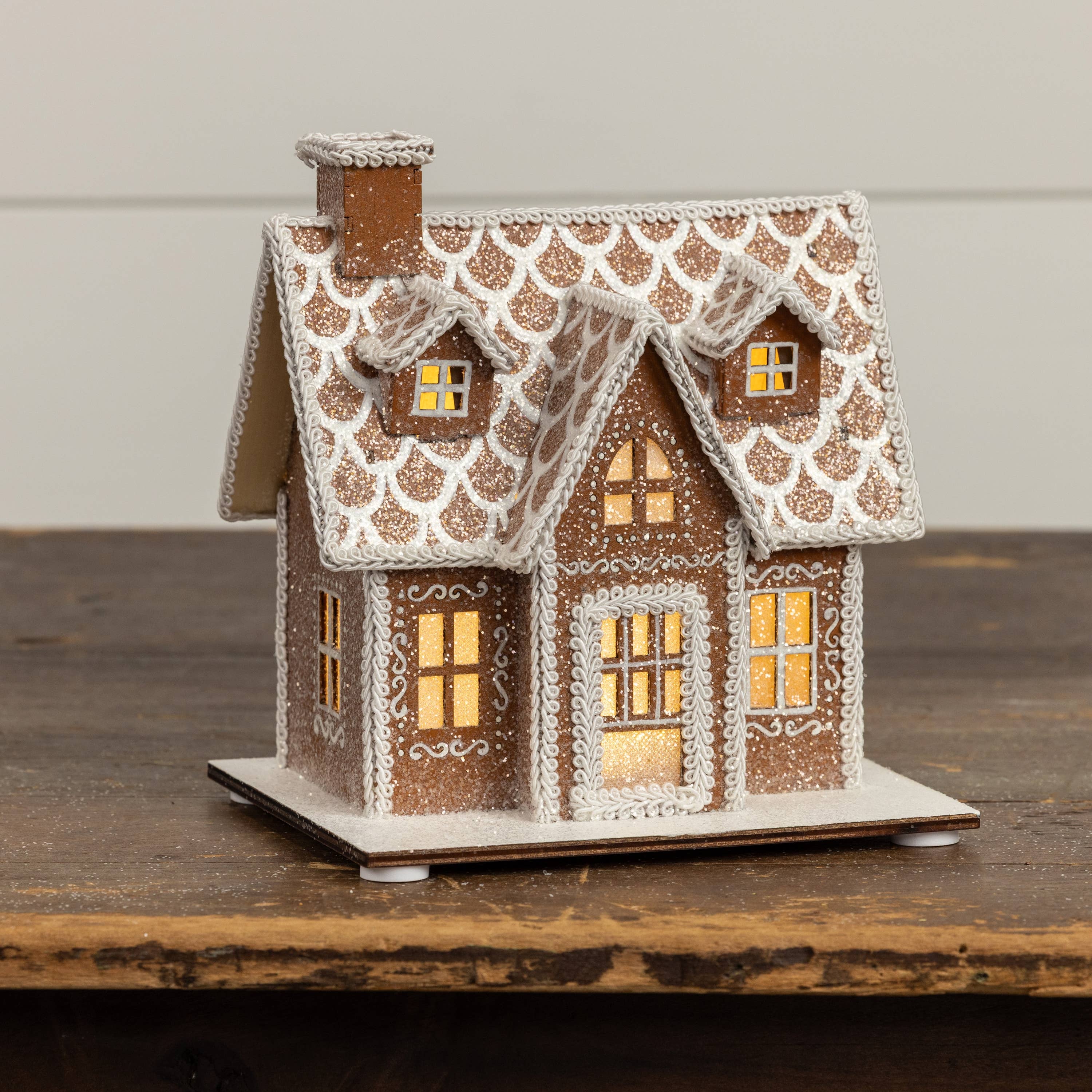8" LIGHTED GINGERBREAD HOUSE