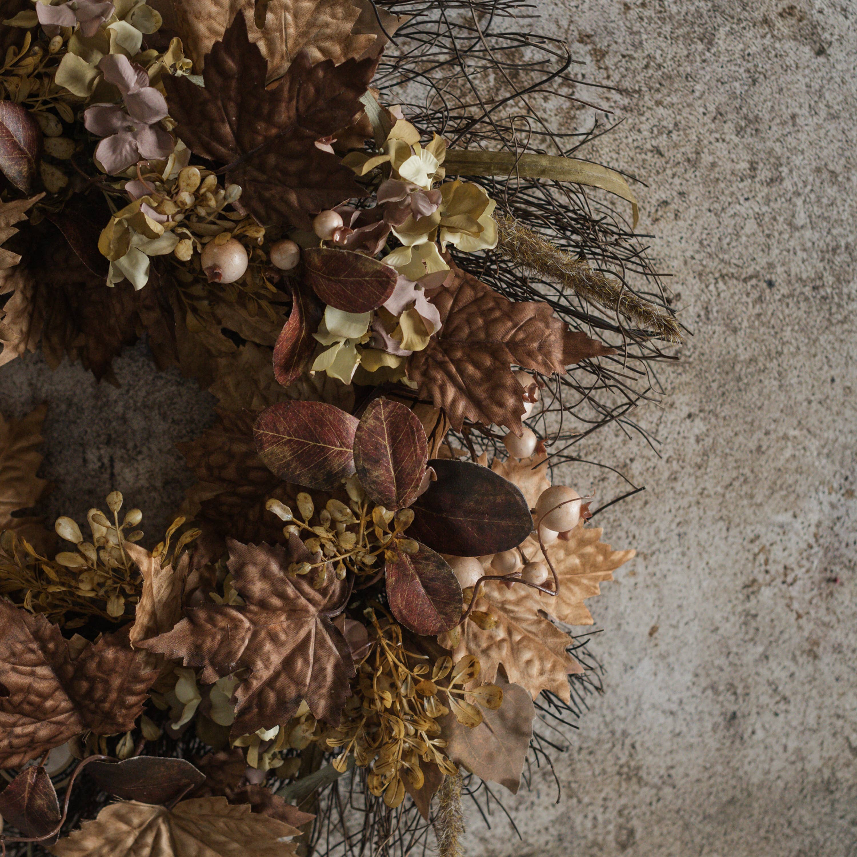 24" MAPLE LEAF & BERRY WREATH