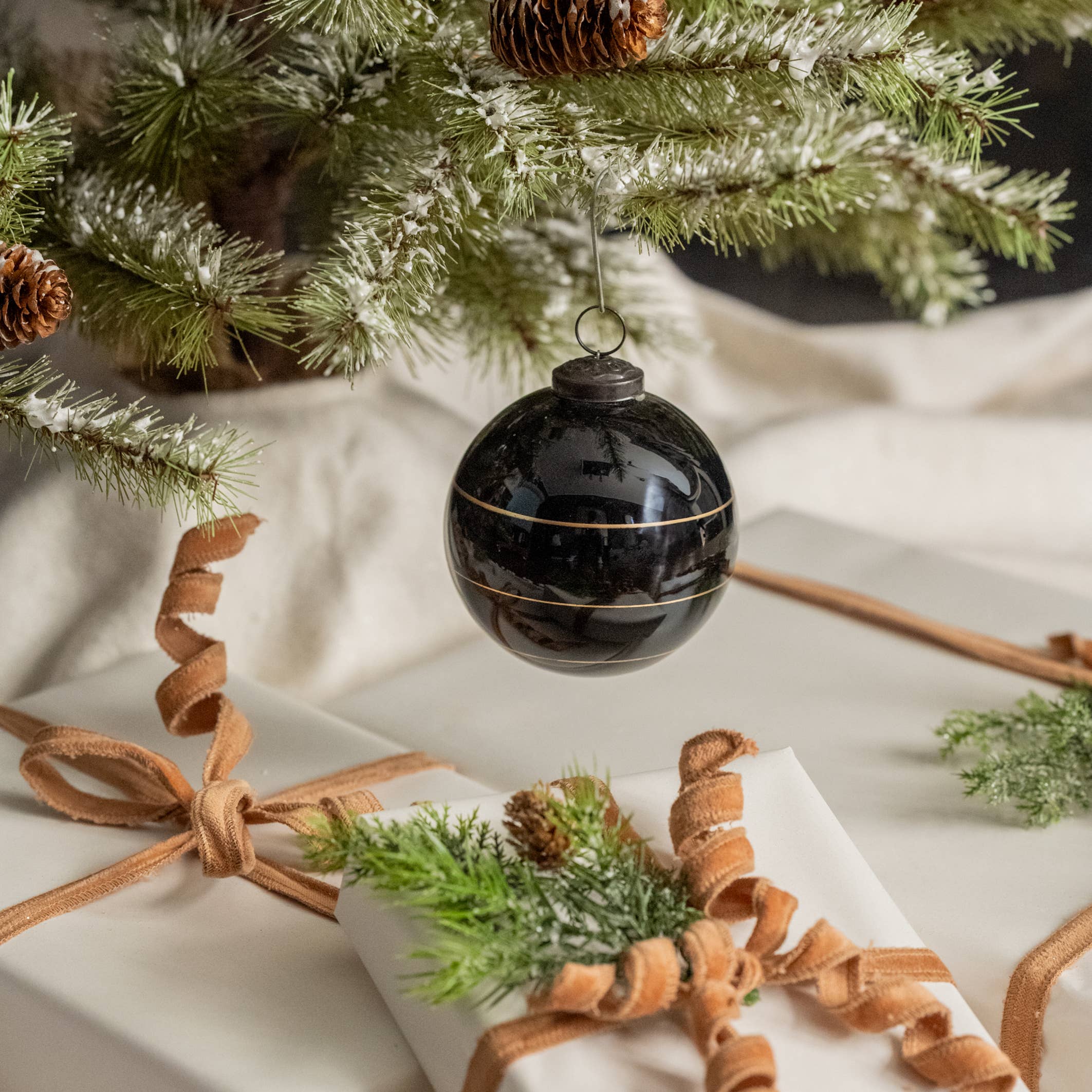 4" BLACK KUGEL ORNAMENT W/ GOLD STRIPE