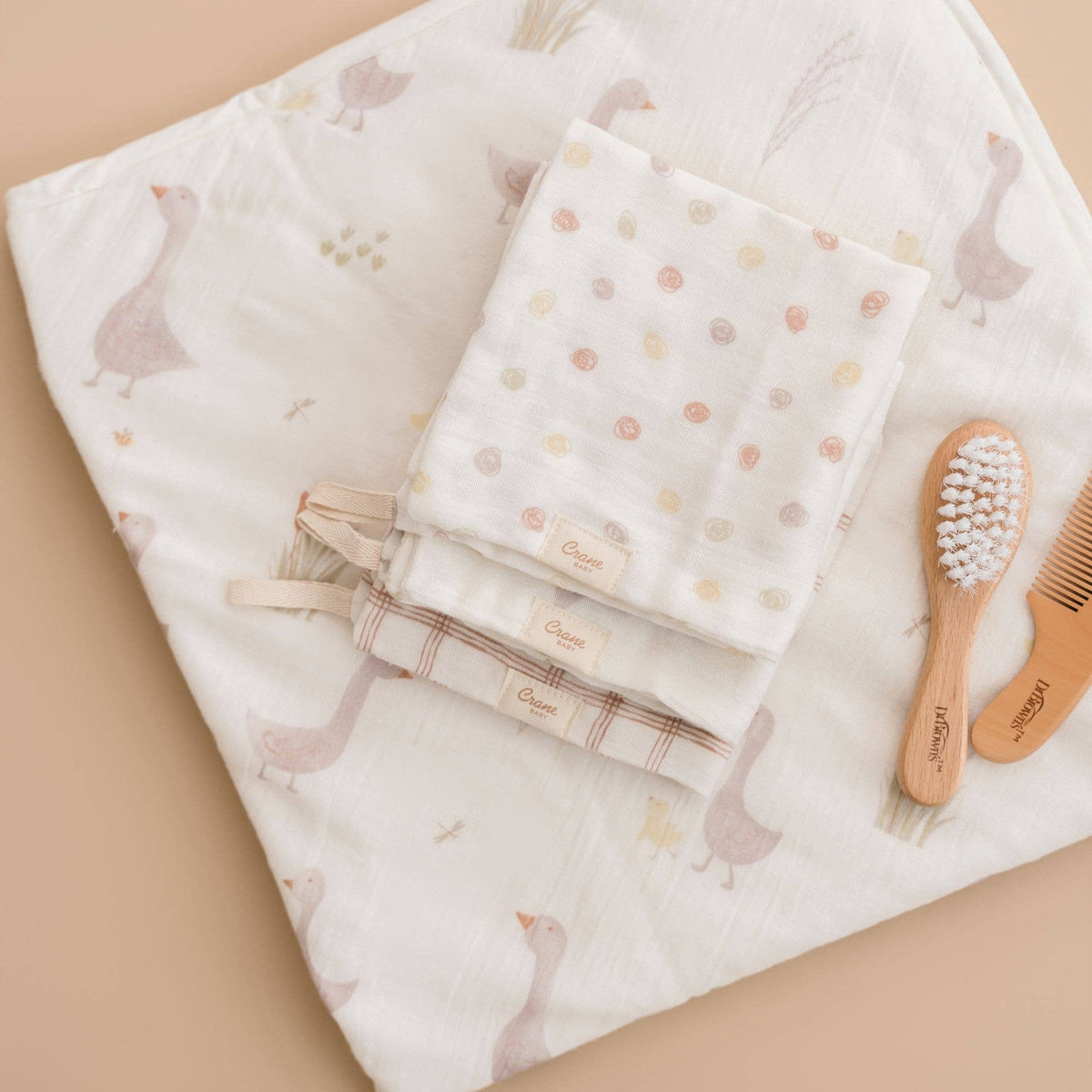 Charlie Farmhouse Goose Hooded Towel & Wash Cloth Set