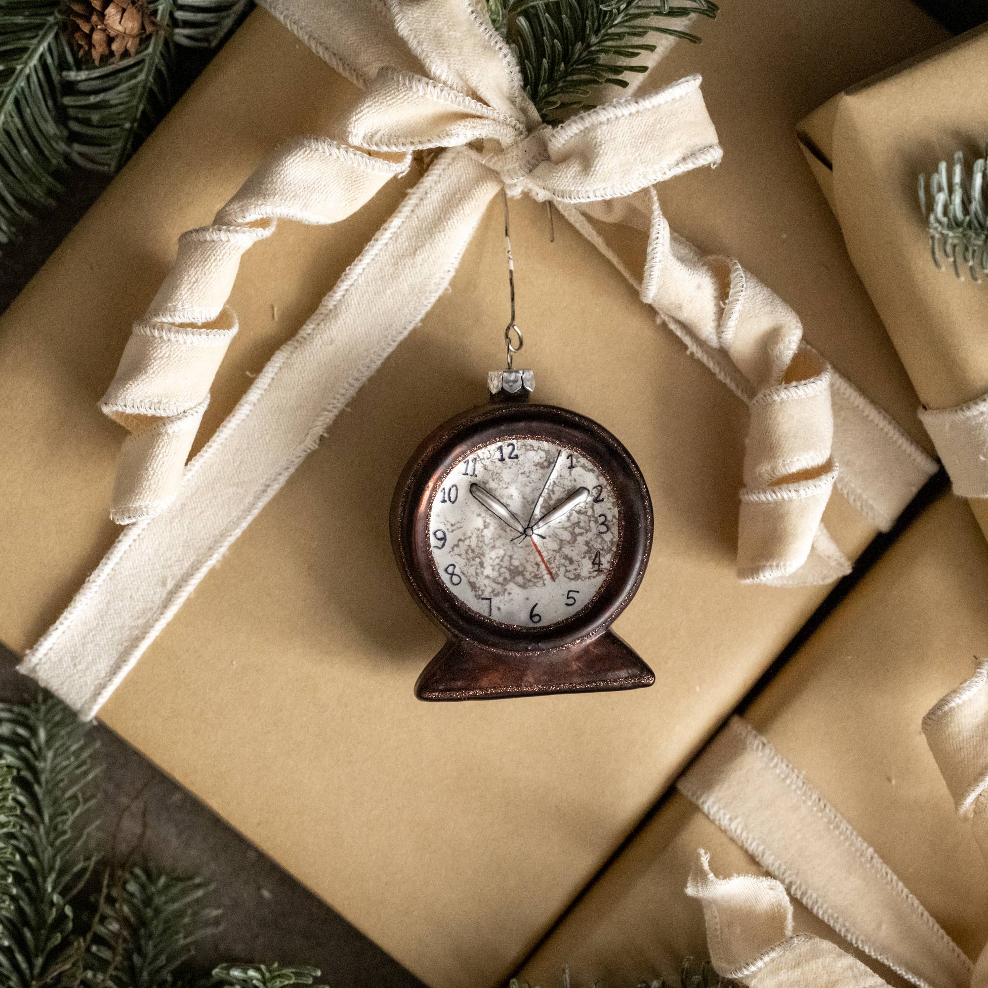 VINTAGE CLOCK ORNAMENT
