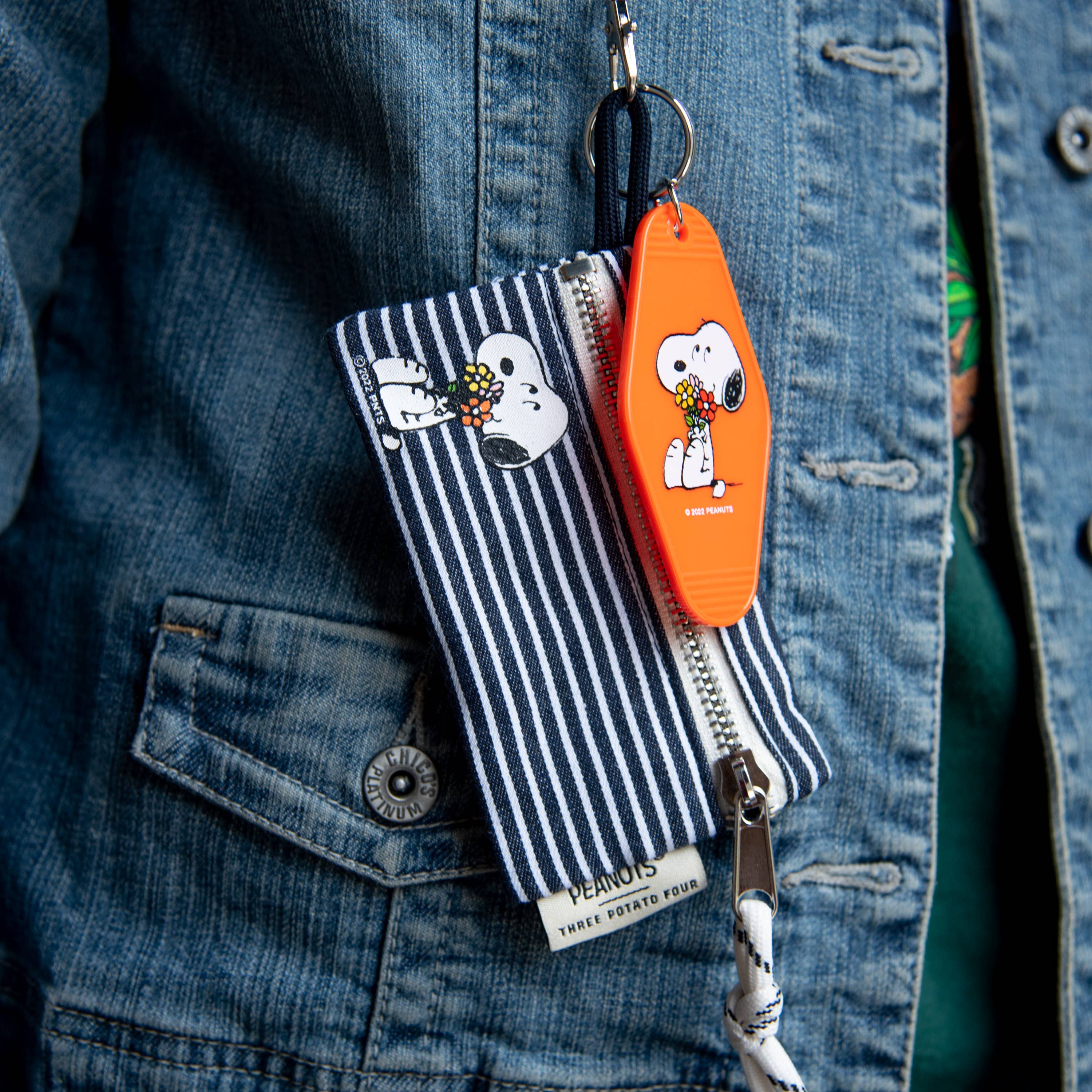 3P4 x Peanuts® - Snoopy Flower Bouquet Key Tag