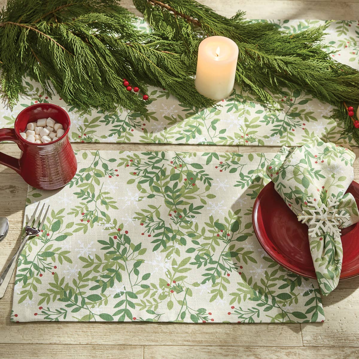 Williamsburg Snowflakes And Berries Table Runner 36"L