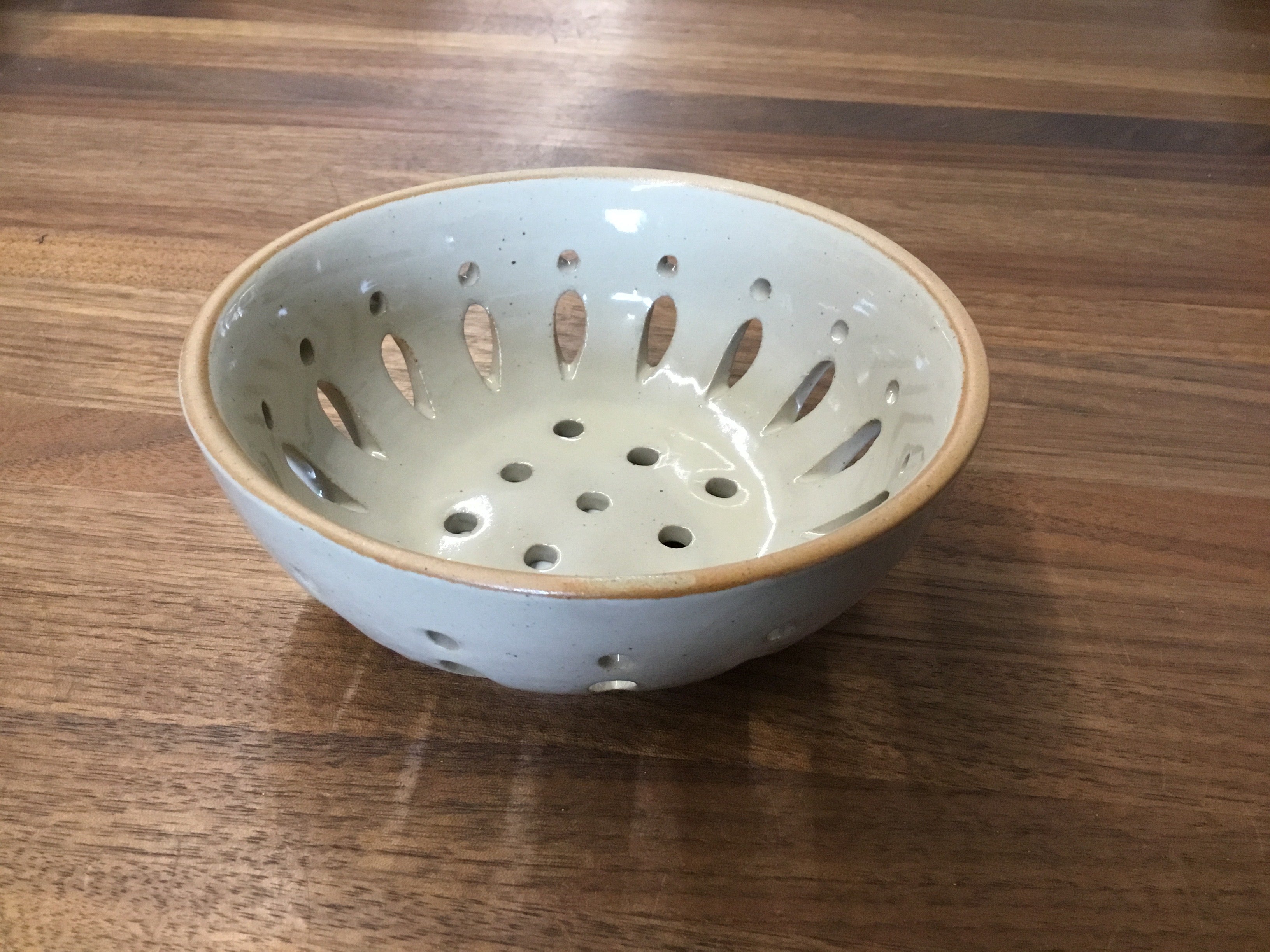Stoneware Berry Bowl, 3 Colors