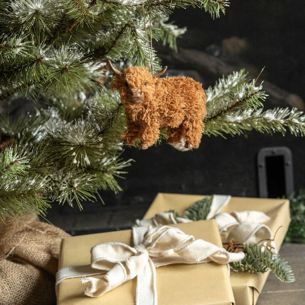 STANDING HIGHLAND COW ORNAMENT