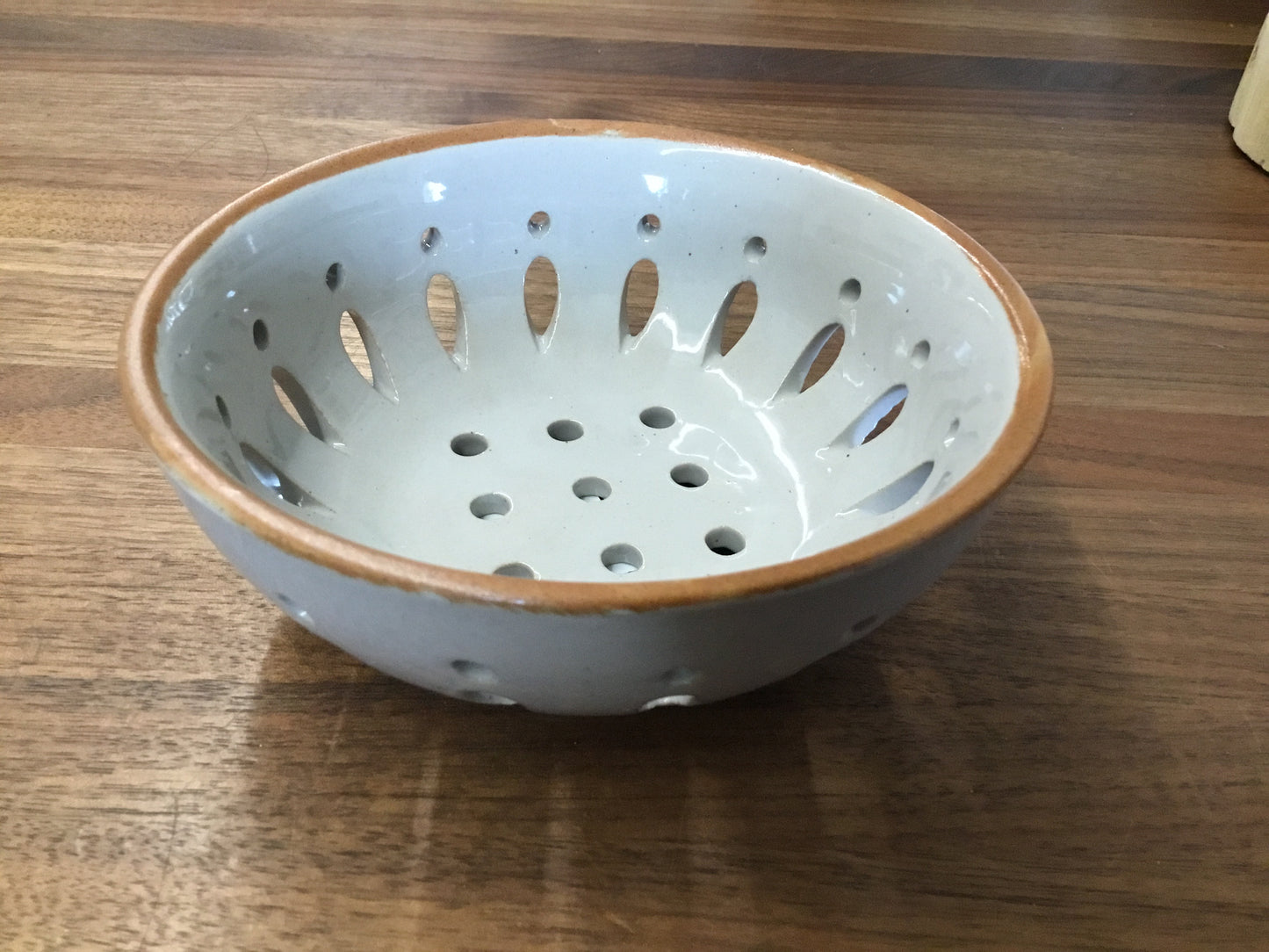 Stoneware Berry Bowl, 3 Colors