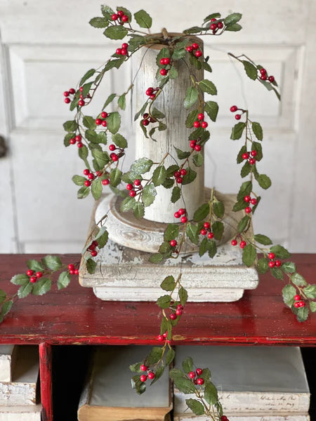 Holly Hanging w/ Berry | 40"