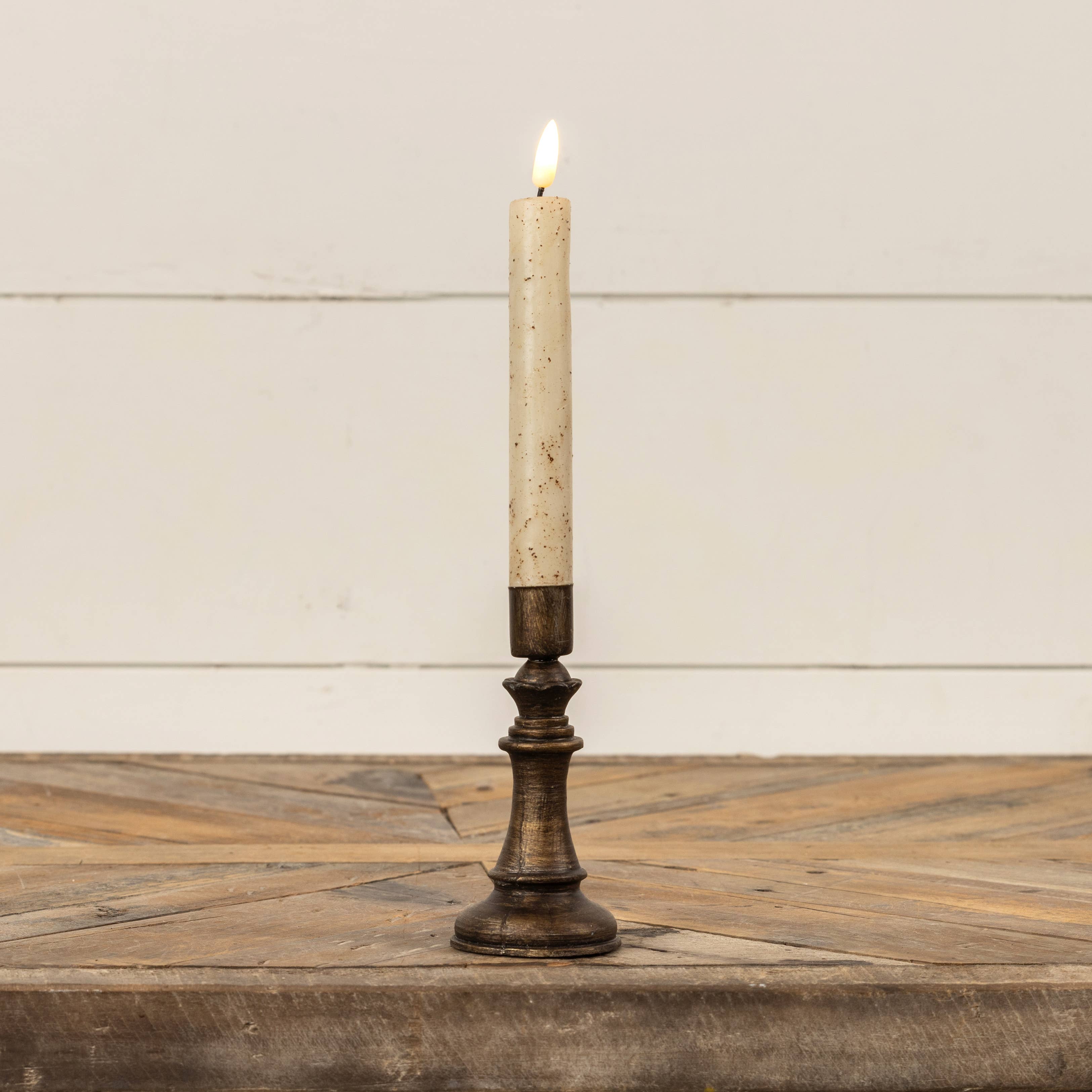 QUEEN TAPER CANDLESTICK