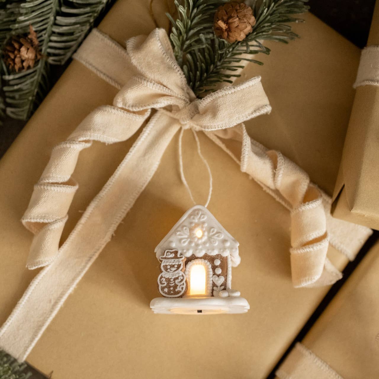 LIGHT UP GINGERBREAD HOUSE ORNAMAENT W/ SNOWMAN
