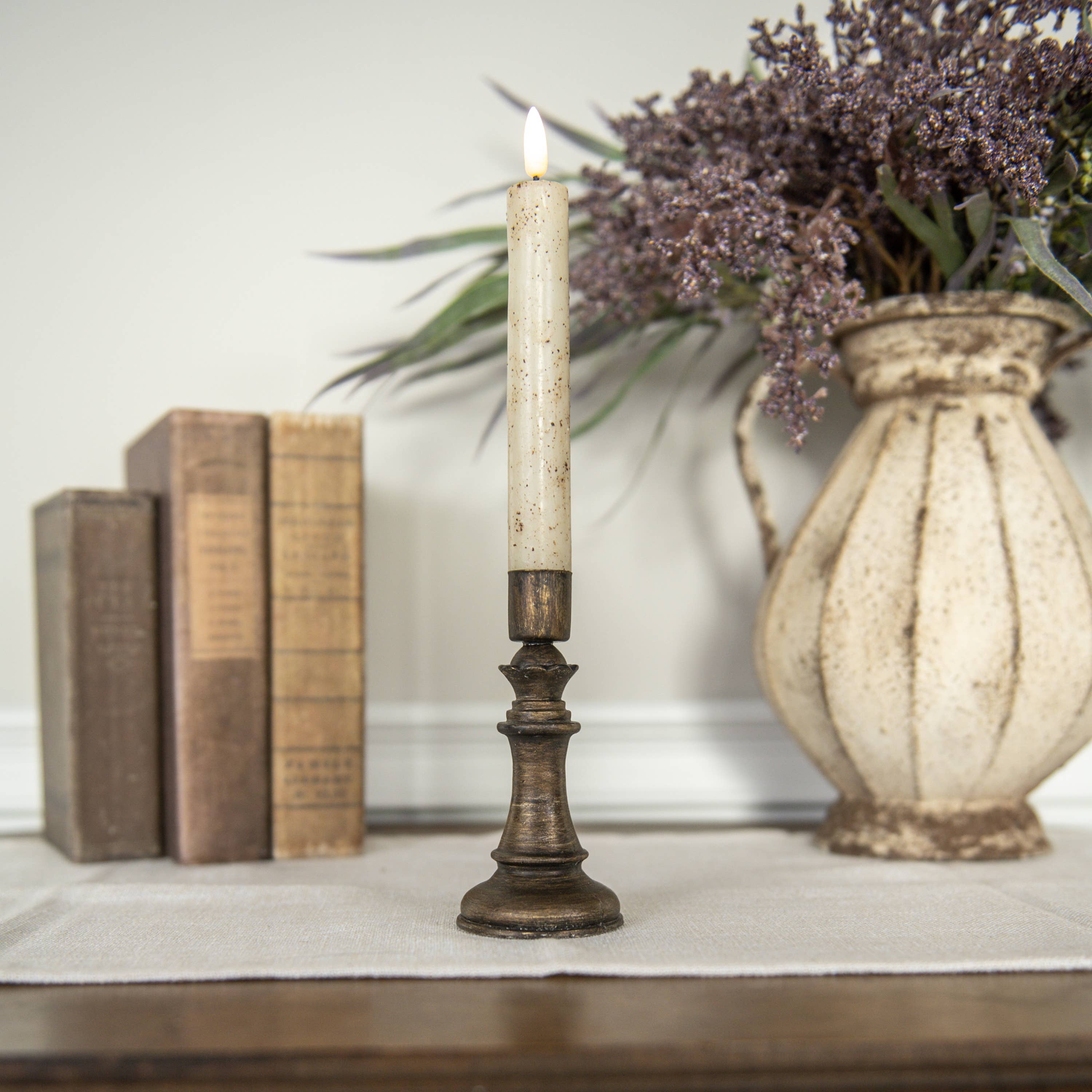 QUEEN TAPER CANDLESTICK