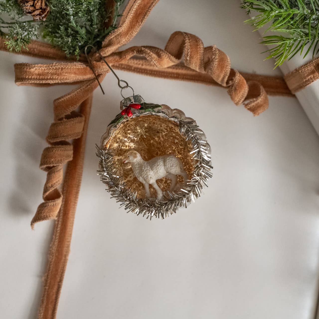 SHEEP SCENE ORNAMENT
