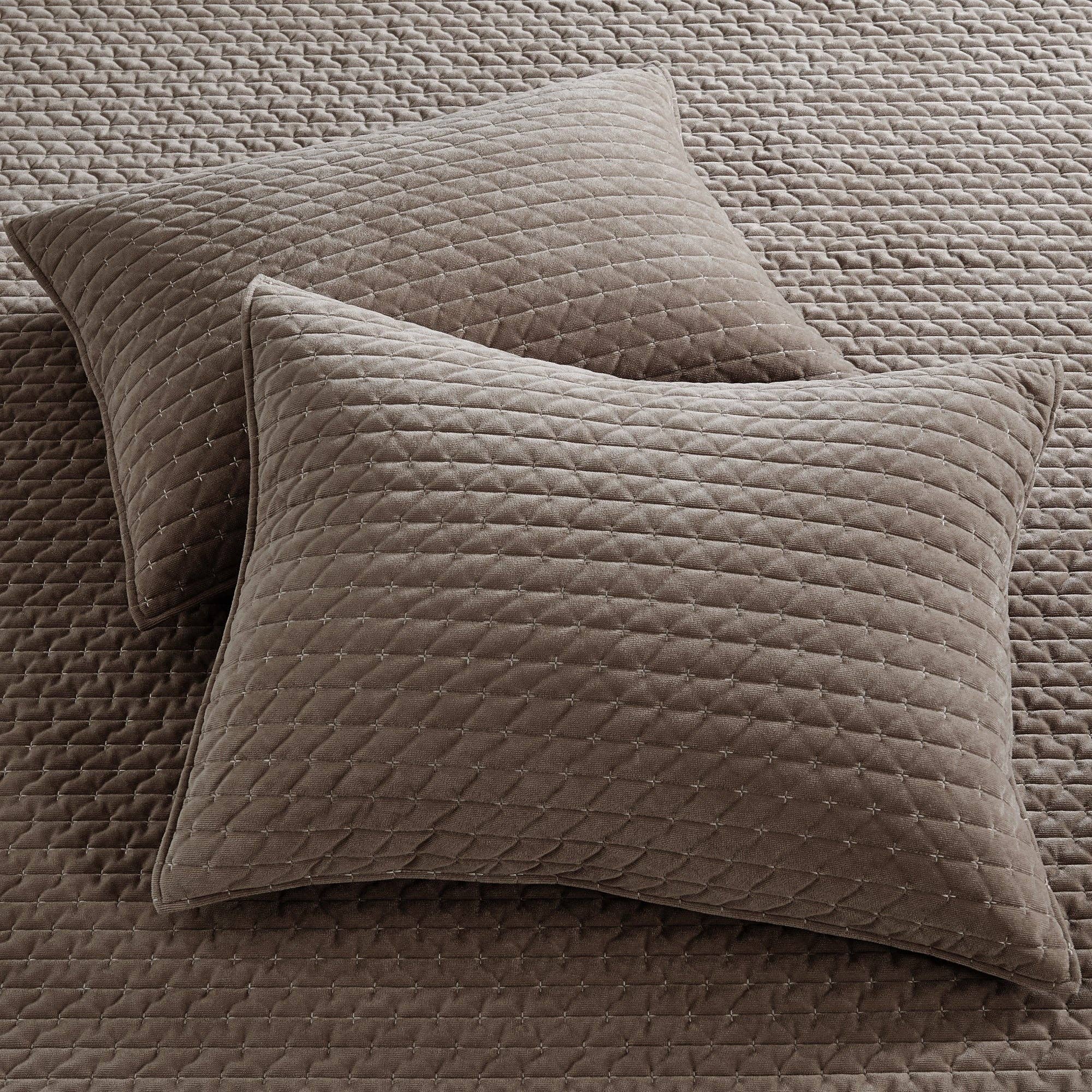 Velvet Stitch Quilt Set