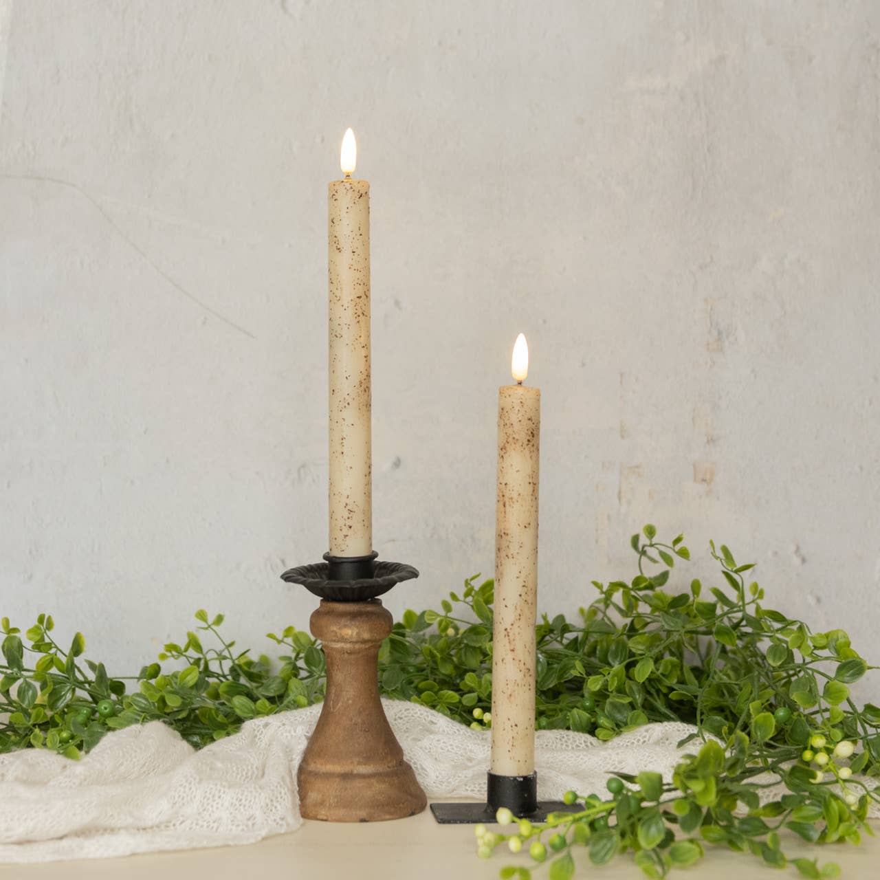 SET/2 - 9.5" 3D FLAME CREAM TAPER CANDLE