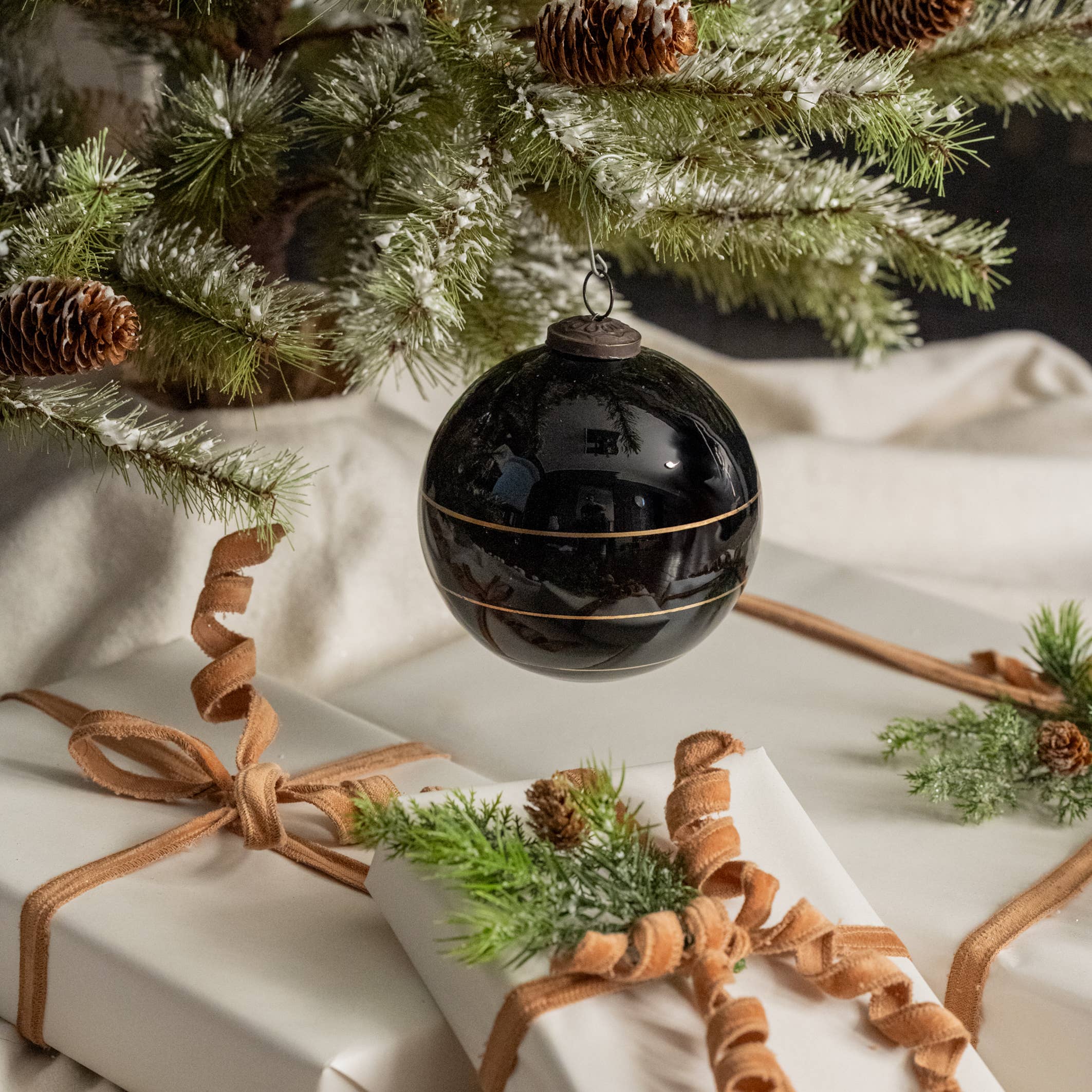 5" BLACK KUGEL ORNAMENT W/ GOLD STRIPE